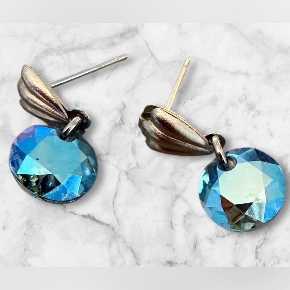 #709‎ Silver Tone Blue Crystal Drop Earrings